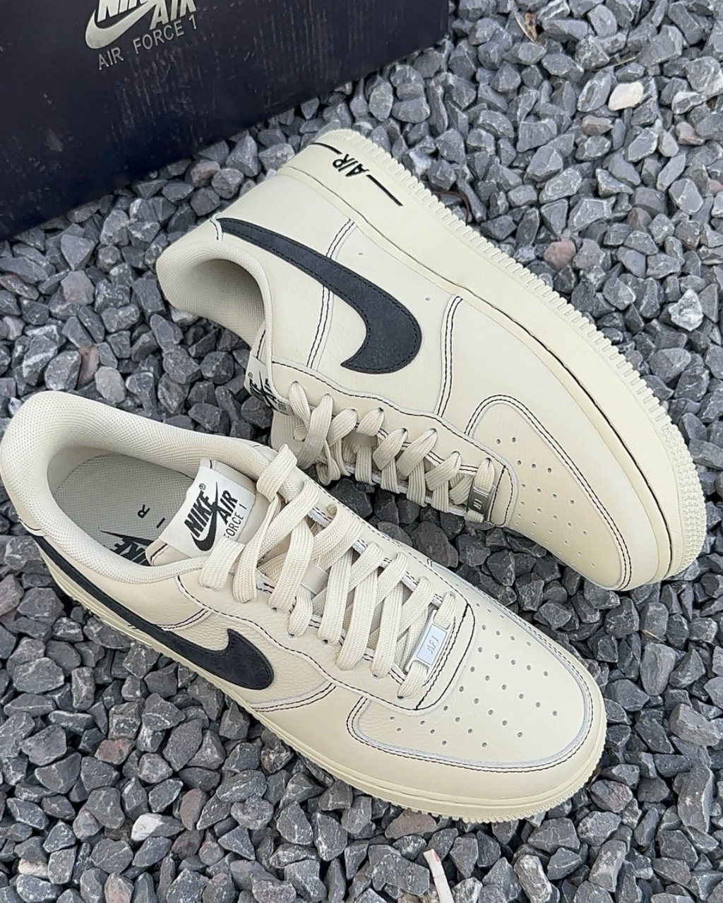 NIKE AIR FORCE 1 LOW 椰奶 米色 黑色 縫線 黑勾 復古 休閑鞋 HQ2037-200