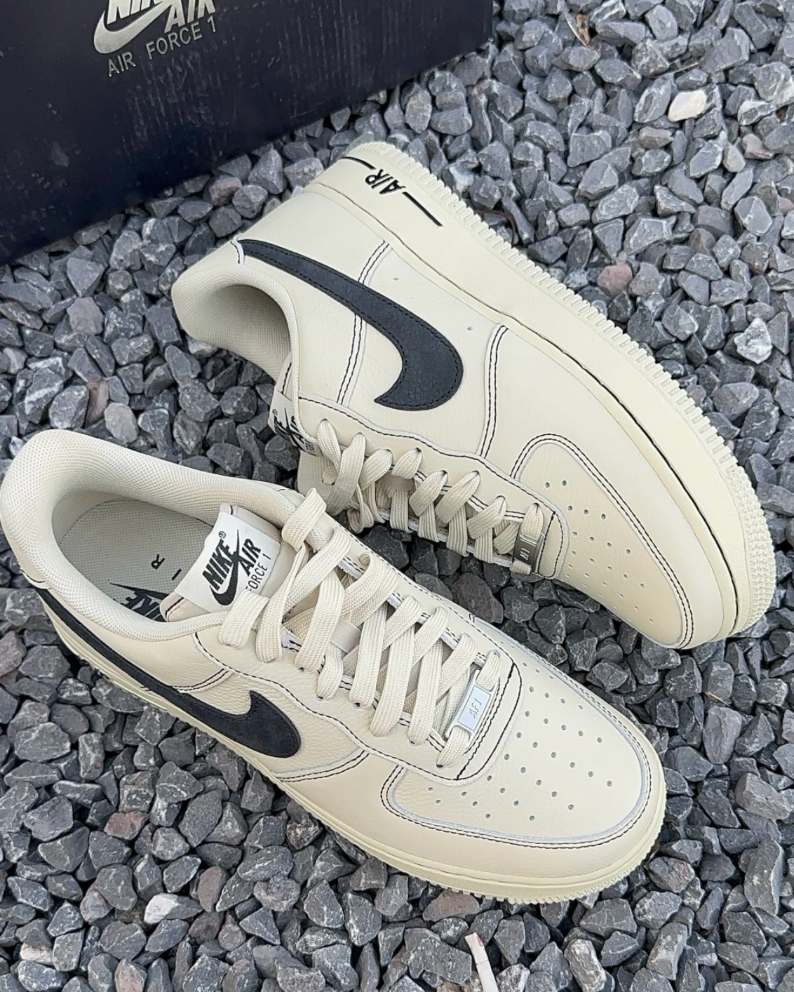 NIKE AIR FORCE 1 LOW 椰奶 米色 黑色 縫線 黑勾 復古 休閑鞋 HQ2037-200