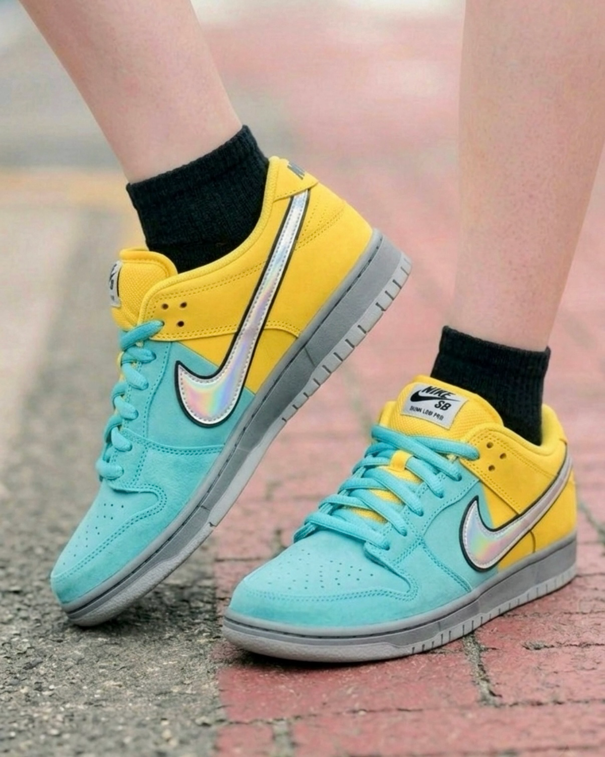 Nike SB Dunk Low Pro 藍黃撞色雷射勾磨砂霧面皮革低筒休閒鞋男鞋 IR1888-700