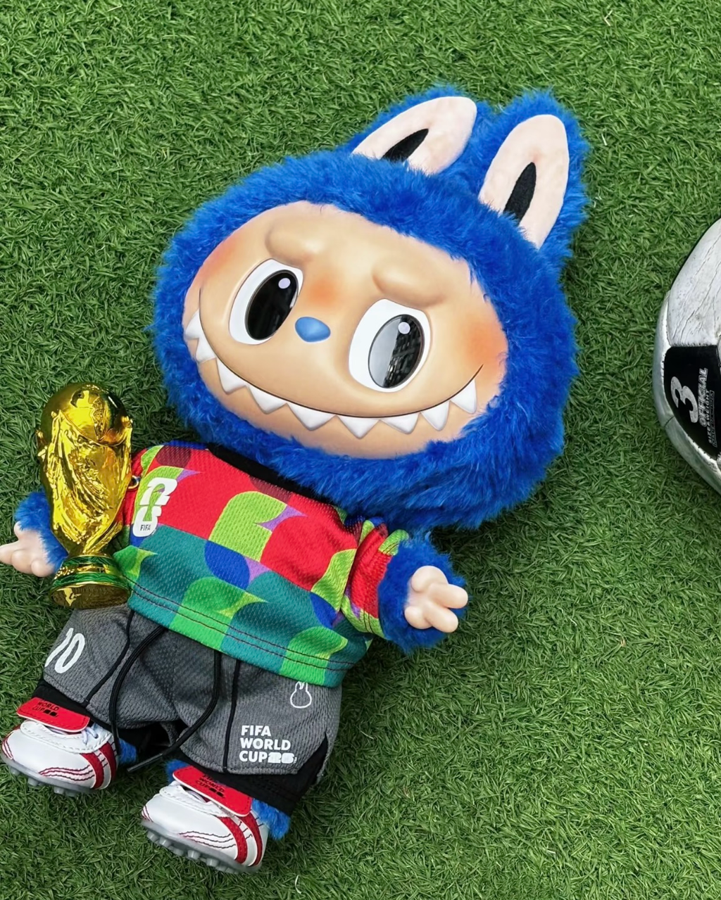 POPMART LABUBU x FIFA Catch the Win 搪膠毛絨公仔 世界盃足球 聯名