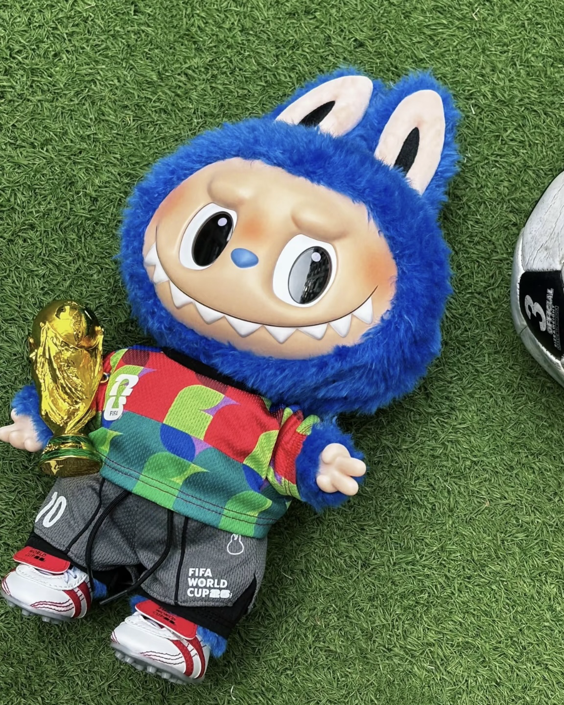 POPMART LABUBU x FIFA Catch the Win 搪膠毛絨公仔 世界盃足球 聯名