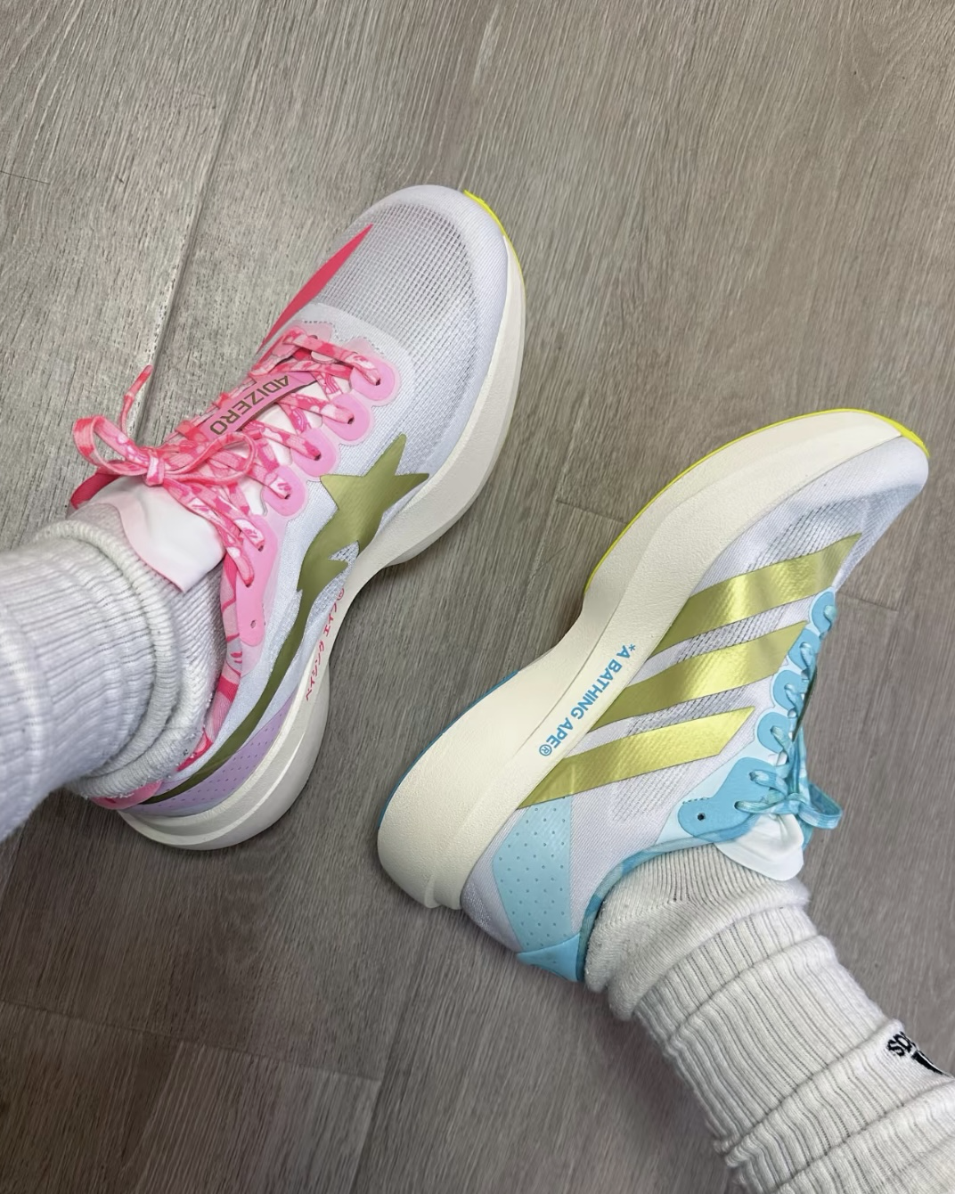 ADIDAS x BAPE ADIZERO EVO SL 藍粉鸳鴦鞋 不對稱 聯名款 跑鞋 運動鞋KJ5751