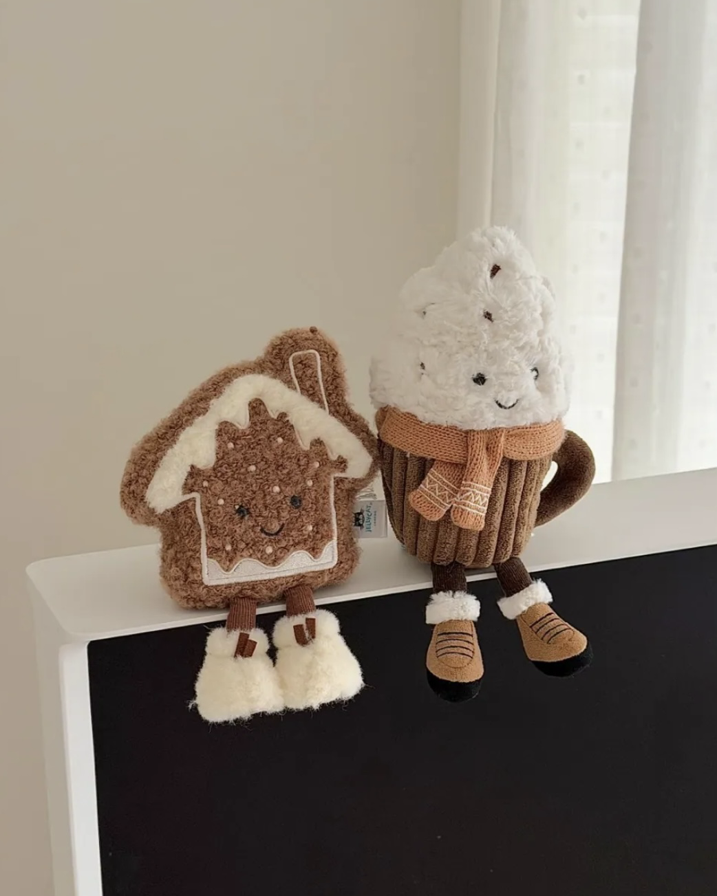 JELLYCAT 洛杉矶限定 巴賽羅熊 金標奶油邦尼兔 毛茅茅手套 圍巾熱可可 薑餅屋