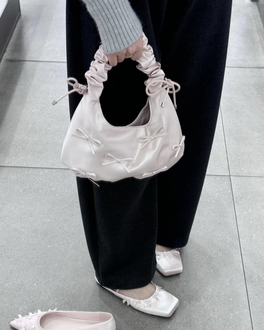 CHARLES & KEITH 小CK 粉色絲緞蝴蝶結皺摺綡繩雲朵包肩背包手提包CK2-40151496