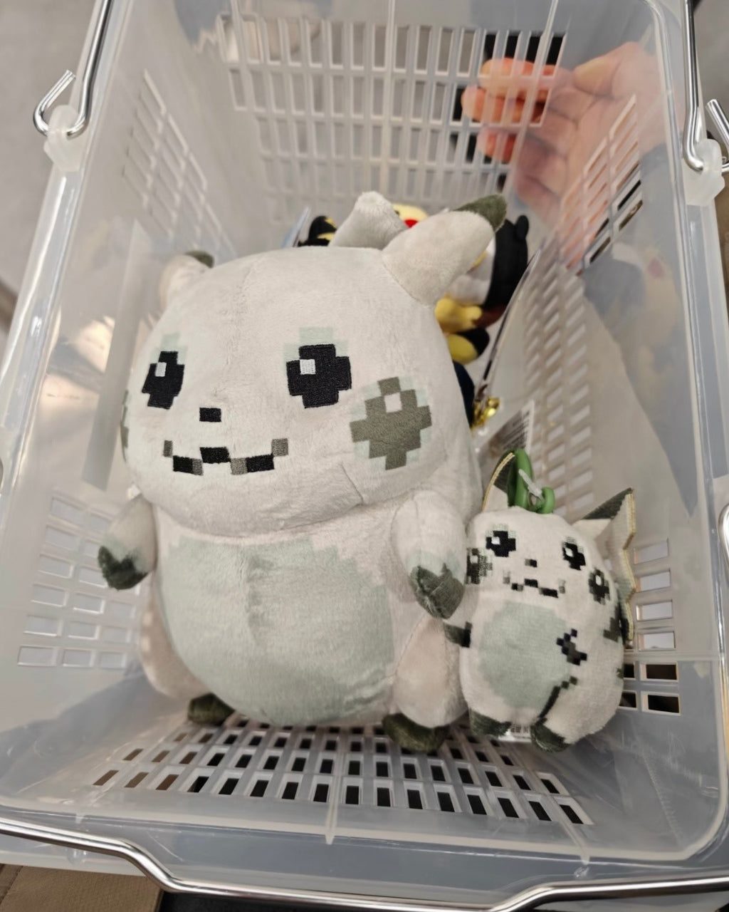 Pokémon Center 像素皮卡丘娃娃與吊飾｜商品圖片 6