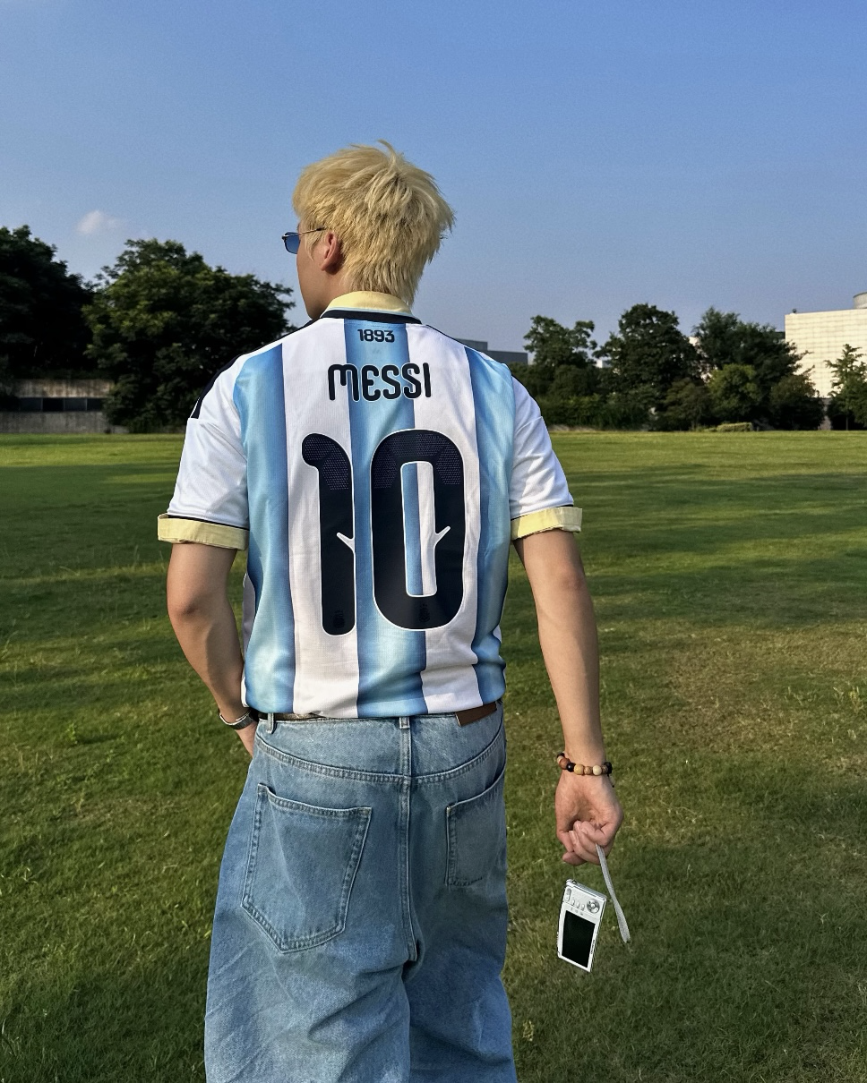 ADIDAS x 2026 FIFA 阿根廷主場球迷版10號梅西球衣世界盃足球衣吸濕排汗短袖 KA8117