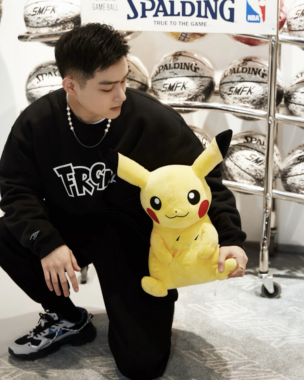 Pokémon × Fragment 皮卡丘毛絨娃娃 38cm｜商品圖片 9