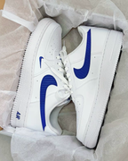 NIKE AIR FORCE 1 '07 皇家藍白 刺繡小勾 碳纖維勾 低筒休閑鞋 男鞋 IV5732-100