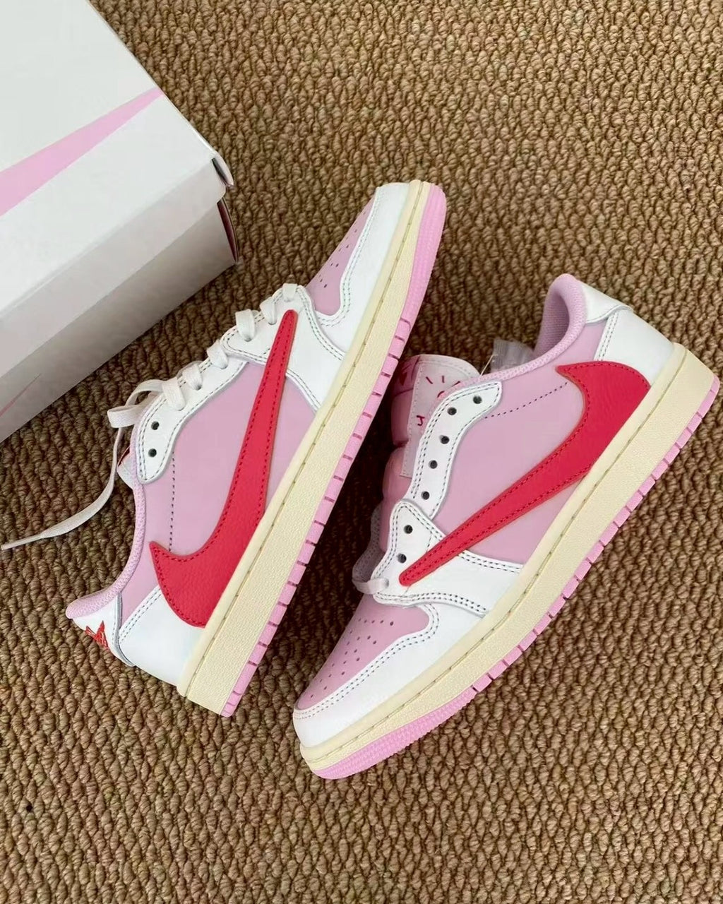 Nike AJ1 x Travis Scott 紅粉倒鉤桃粉色聯名低筒休閒鞋男女鞋 IQ7604-101