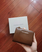 CHARLES & KEITH 小CK 象牙白 巧克力棕 拉鏈短夾 錢包 CK6-10680907