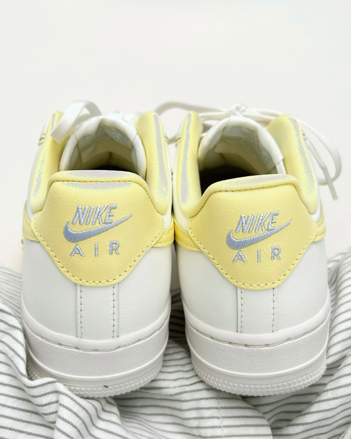 NIKE AIR FORCE 1 檔檬黃 奶油小黃花 低筒休閑鞋 女鞋 IW2348-170