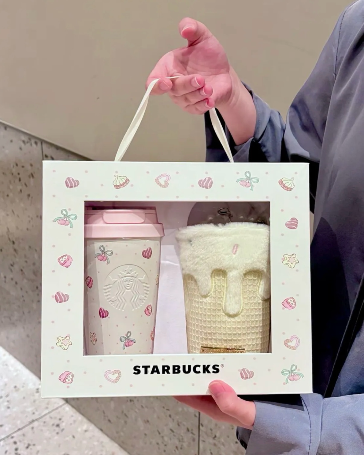 STARBUCKS 星巴克 夏日甜品派對系列 直飲杯禮盒 380ml 附毛絨杯套