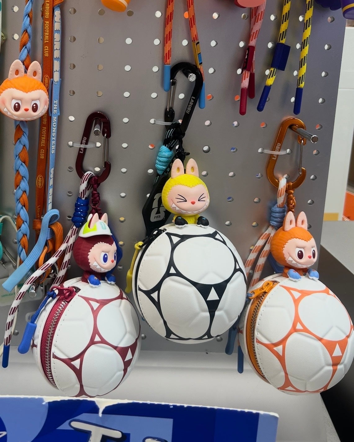 POPMART LABUBU x 2026 FIFA 足球迷你包 盲盒 世界盃足球 聯名 泡泡瑪特