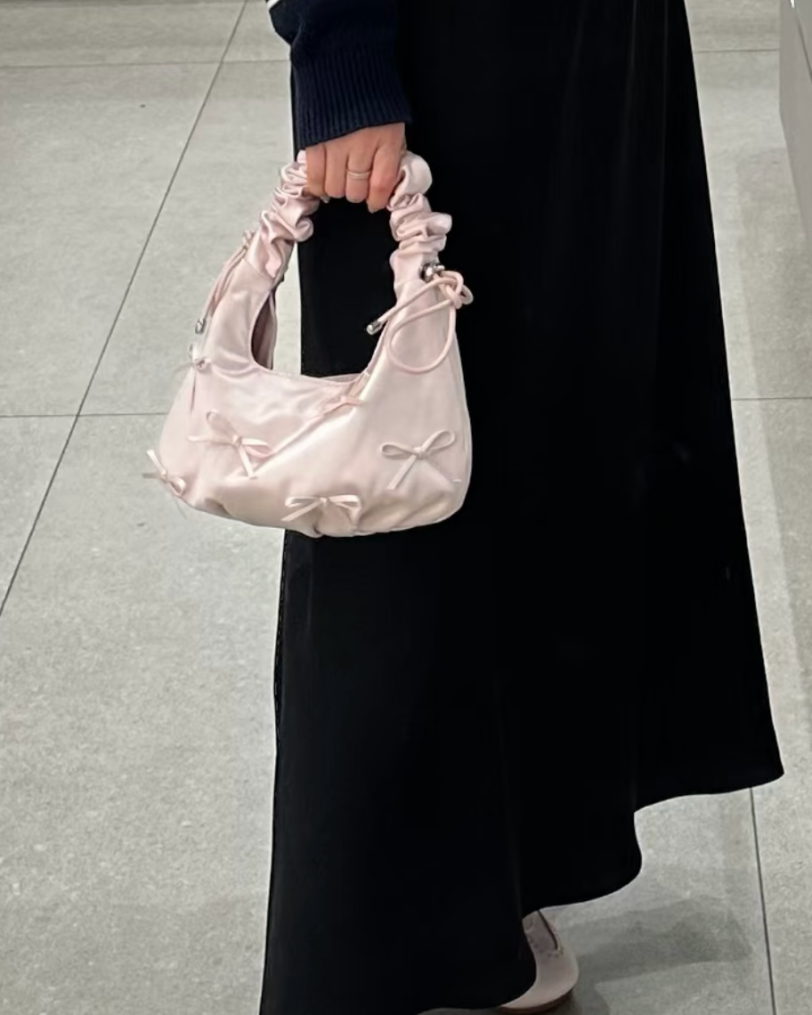 CHARLES & KEITH 小CK 粉色絲緞蝴蝶結皺摺綡繩雲朵包肩背包手提包CK2-40151496