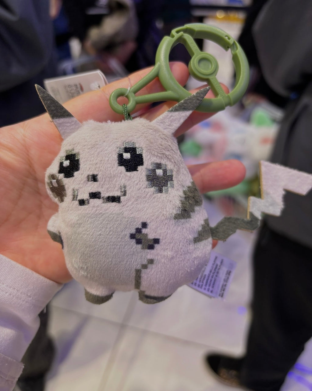 Pokémon Center 像素皮卡丘娃娃與吊飾｜商品圖片 5