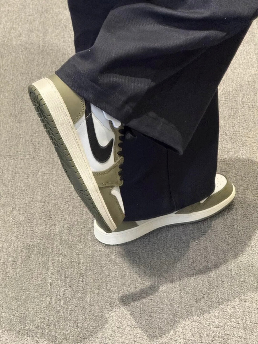 Nike Air Jordan 1 Retro Low OG 小倒勾 橄欖綠 大童鞋 HQ6999-200