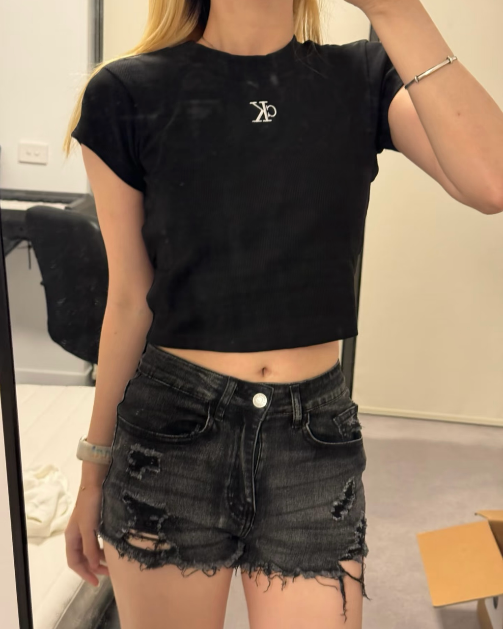 CALVIN KLEIN 刺繡螺紋 CK 短版 短袖 短Tee 上衣 ZW02588