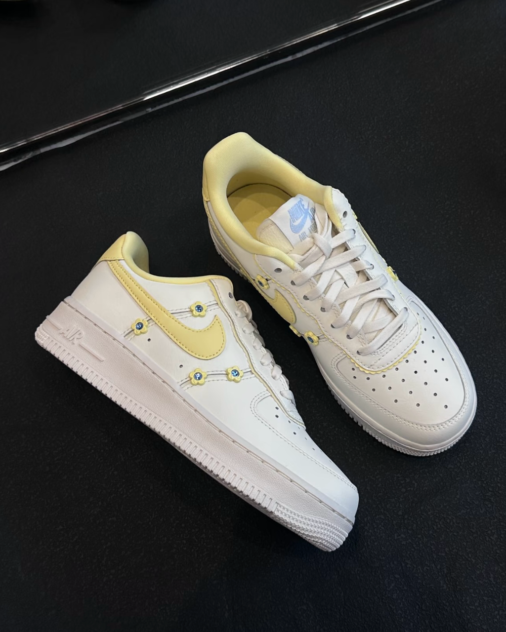 NIKE AIR FORCE 1 檔檬黃 奶油小黃花 低筒休閑鞋 女鞋 IW2348-170