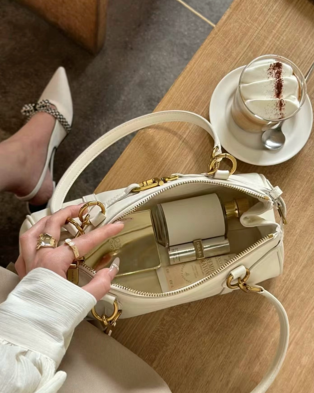 CHARLES & KEITH 小CK Gwynne 金屬釦托特包法棍包單肩包肩背包 CK2-30271744