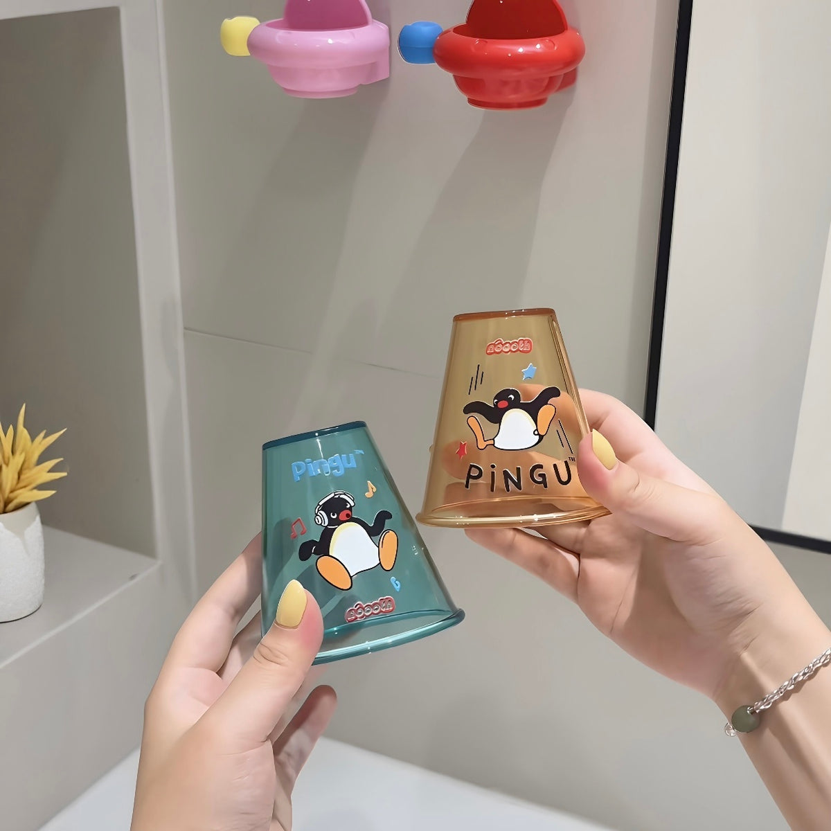 正版授權PINGU 企鵝家族 UFO造型 磁吸 漱口杯組