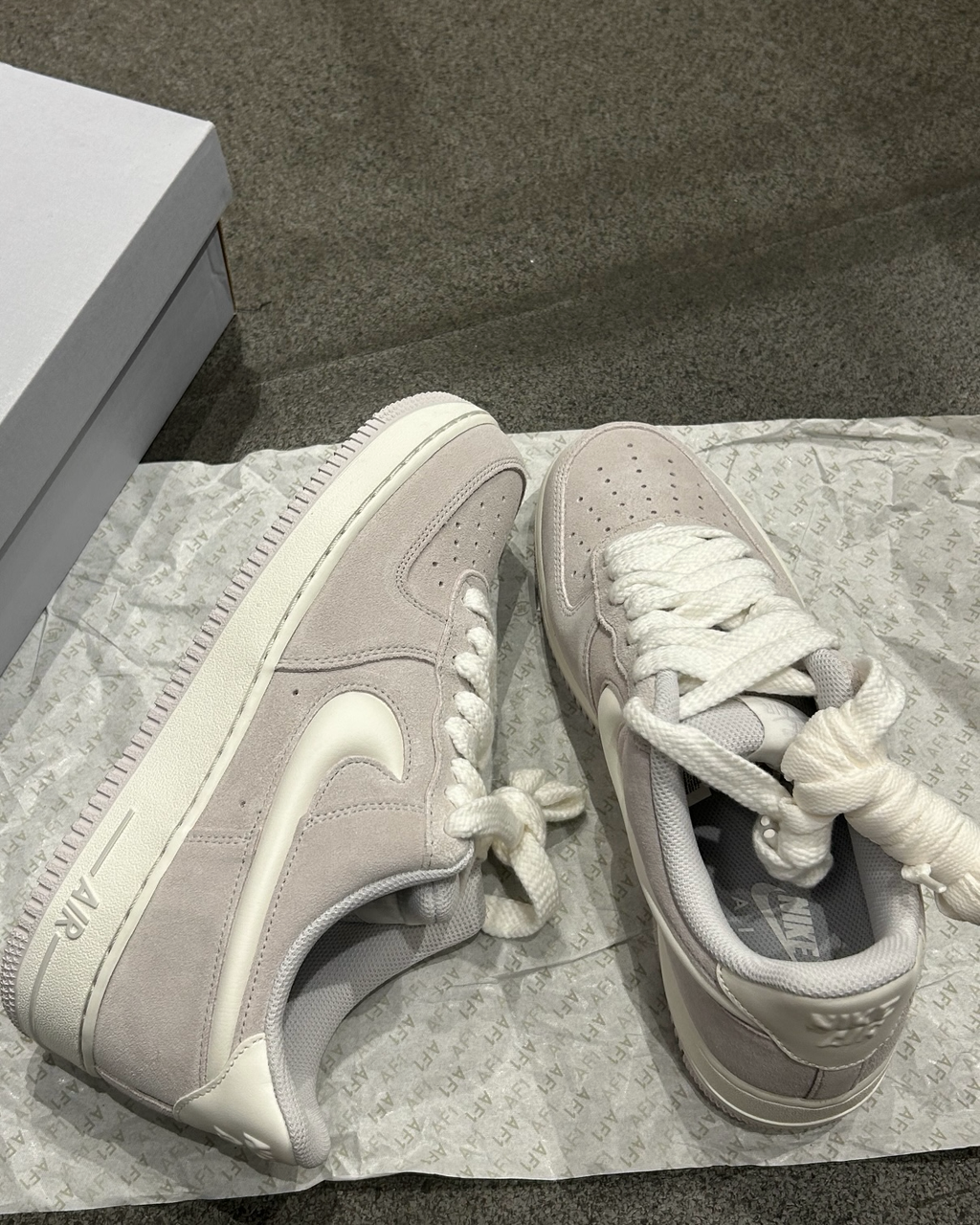 NIKE AIR FORCE 1 '07 LV8 灰白 復古 麻皮 果凍 立體勾勾 男鞋 IU7592-078