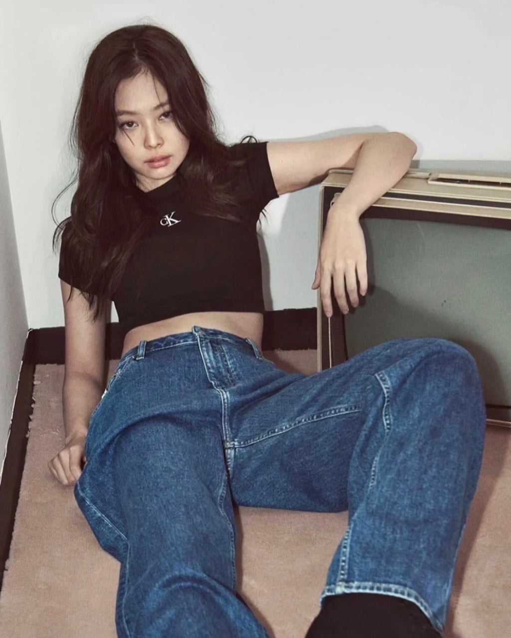 CALVIN KLEIN 刺繡螺紋 CK 短版 短袖 短Tee 上衣 ZW02588