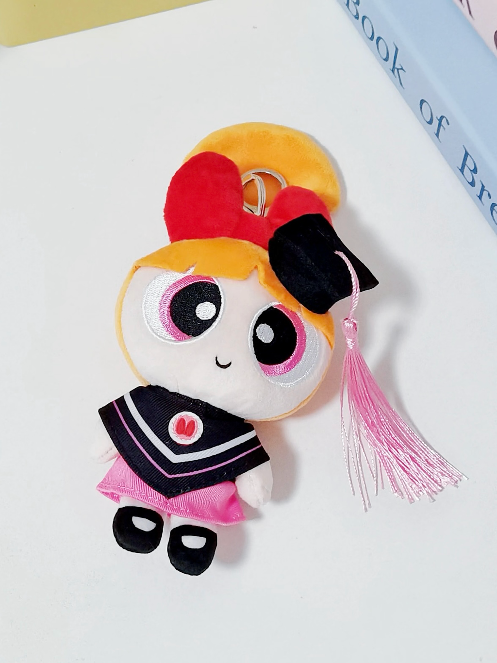 正版授權 飛天小女警 畢業 學士服 毛絨 吊飾