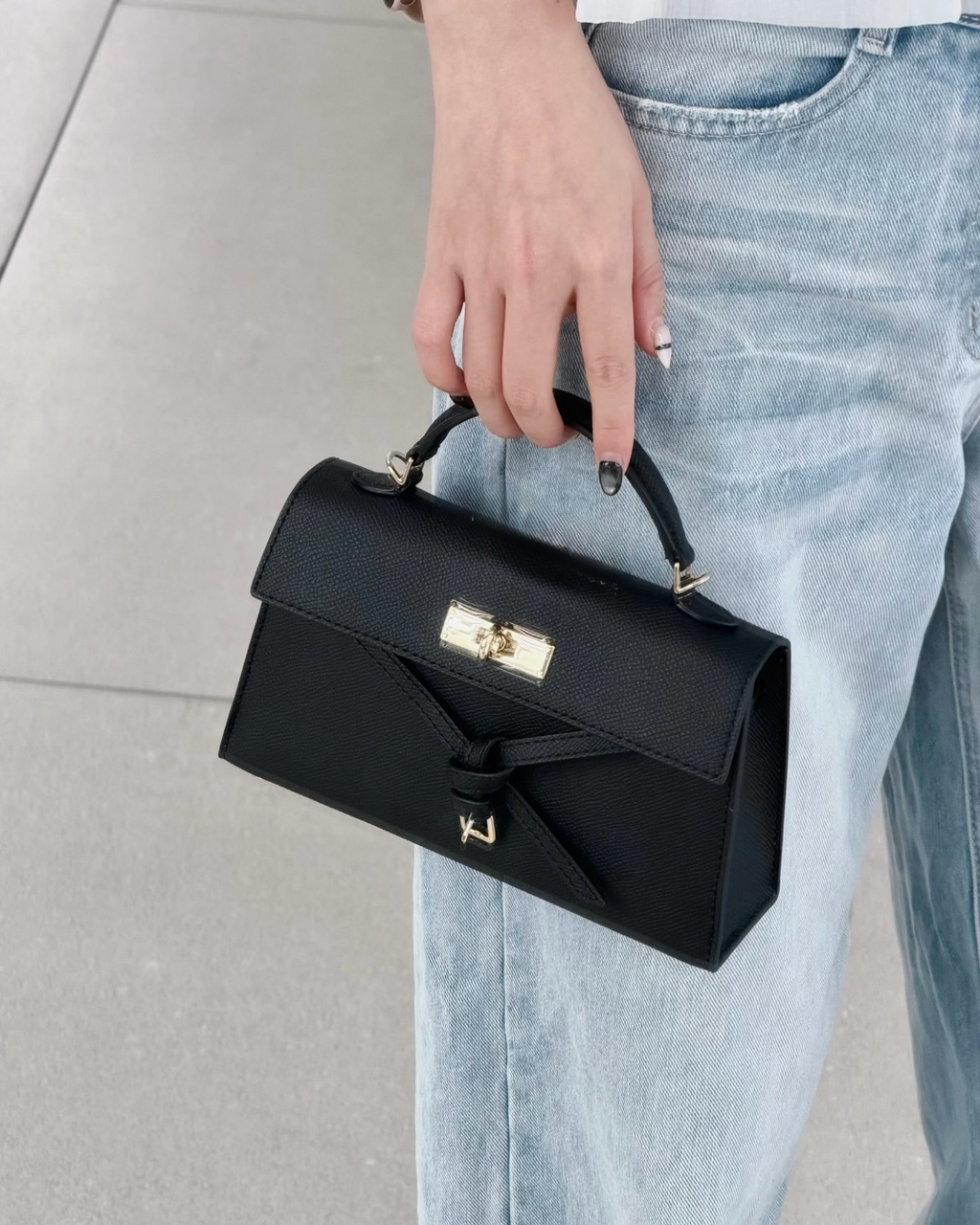 CHARLES & KEITH 小CK Tricha 綁帶手提包 肩背包 荔枝紋 CK2-50701691