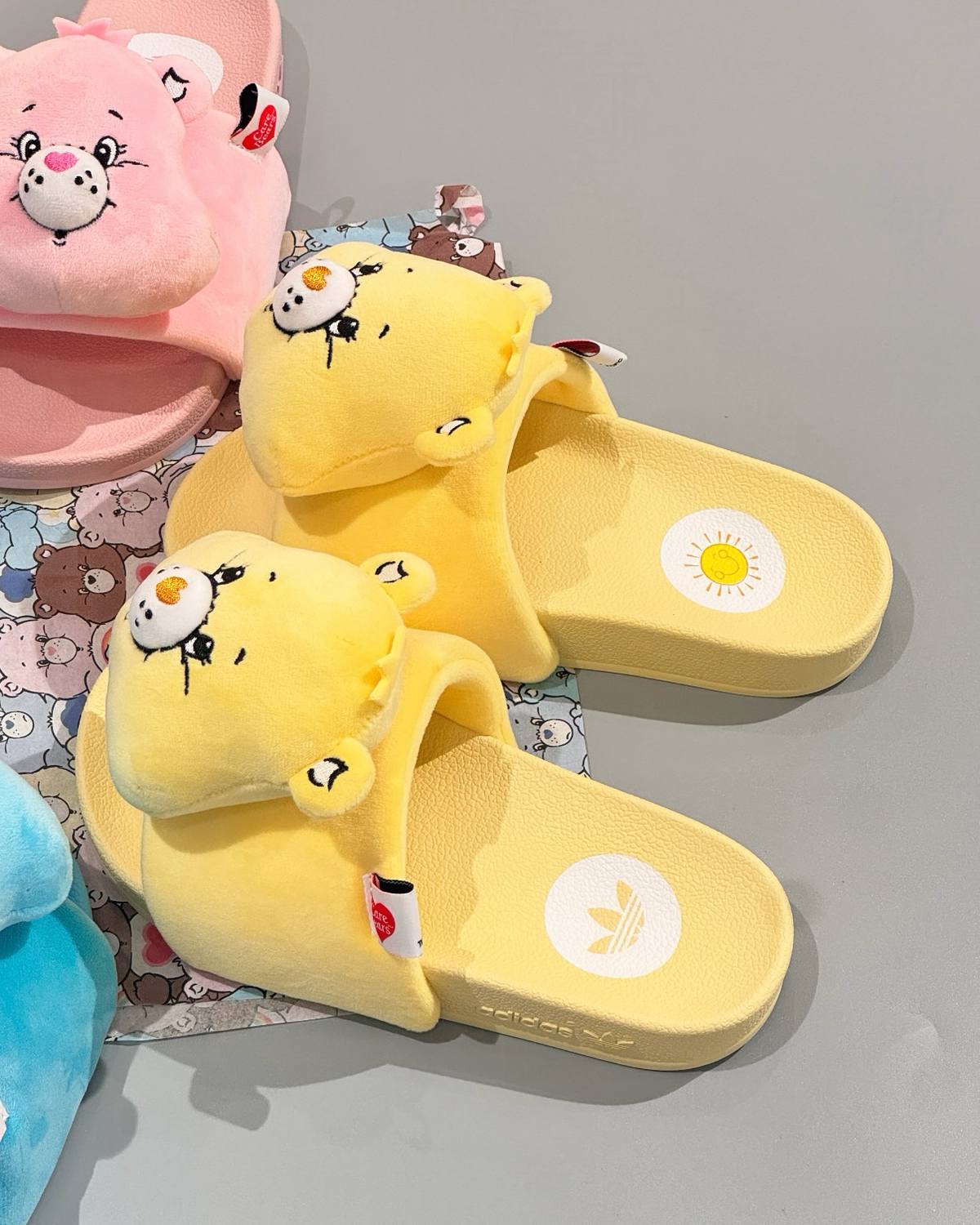 ADIDAS x CARE BEARS Adilette 彩虹熊聯名毛絨拖鞋睡覺熊陽光熊樂觀熊