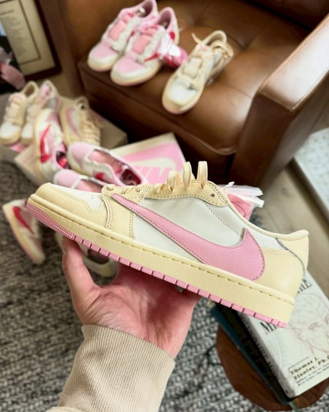 Nike AJ1 x Travis Scott 淺粉倒鉤米白粉聯名低筒休閑鞋男女鞋 IQ7604-100