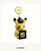 Pokémon TCG 硬幣展示皮卡丘娃娃吊飾｜Pokémon Center 官方商品圖 3