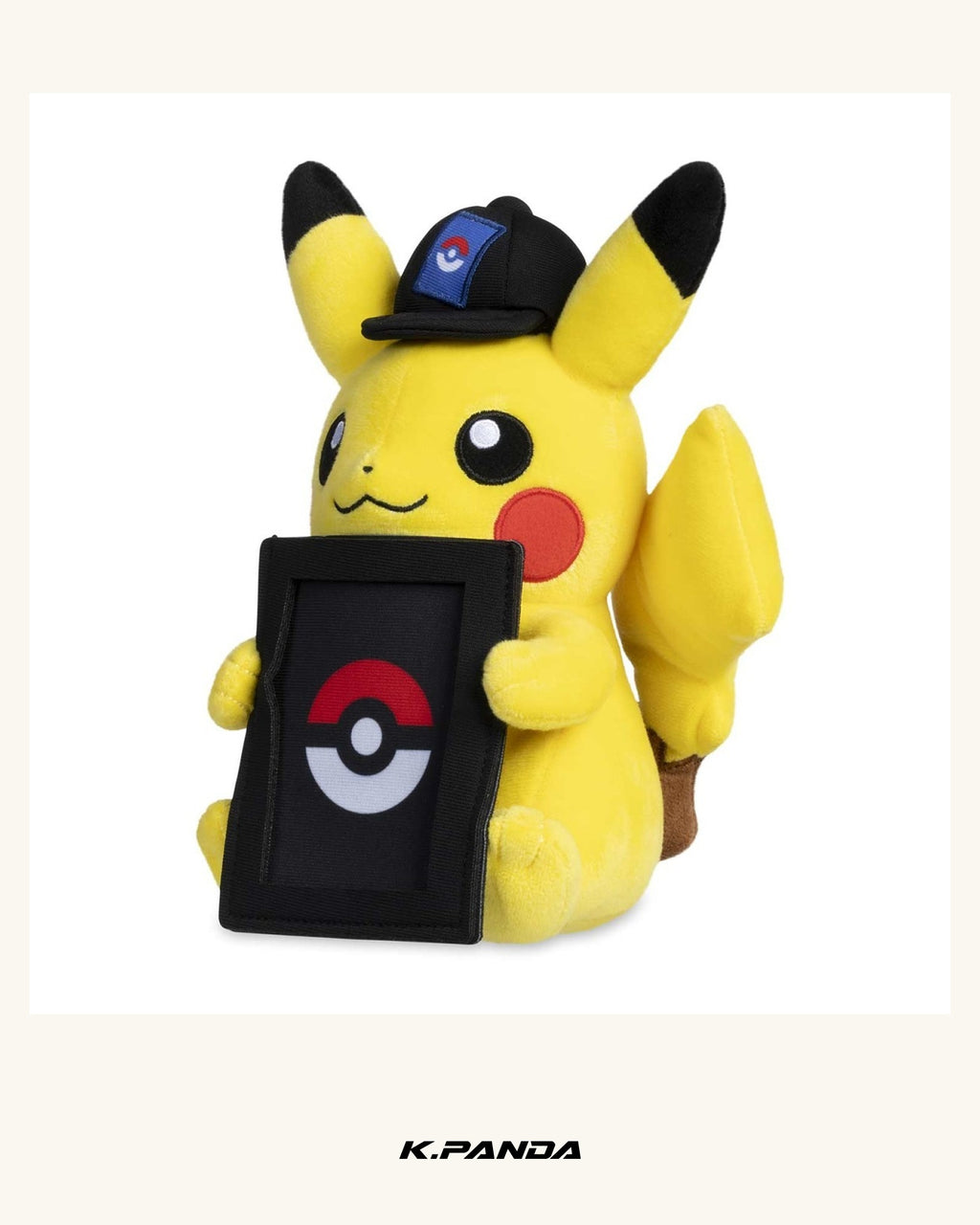 Pokémon TCG 卡牌展示皮卡丘娃娃｜Pokémon Center 官方商品圖 1