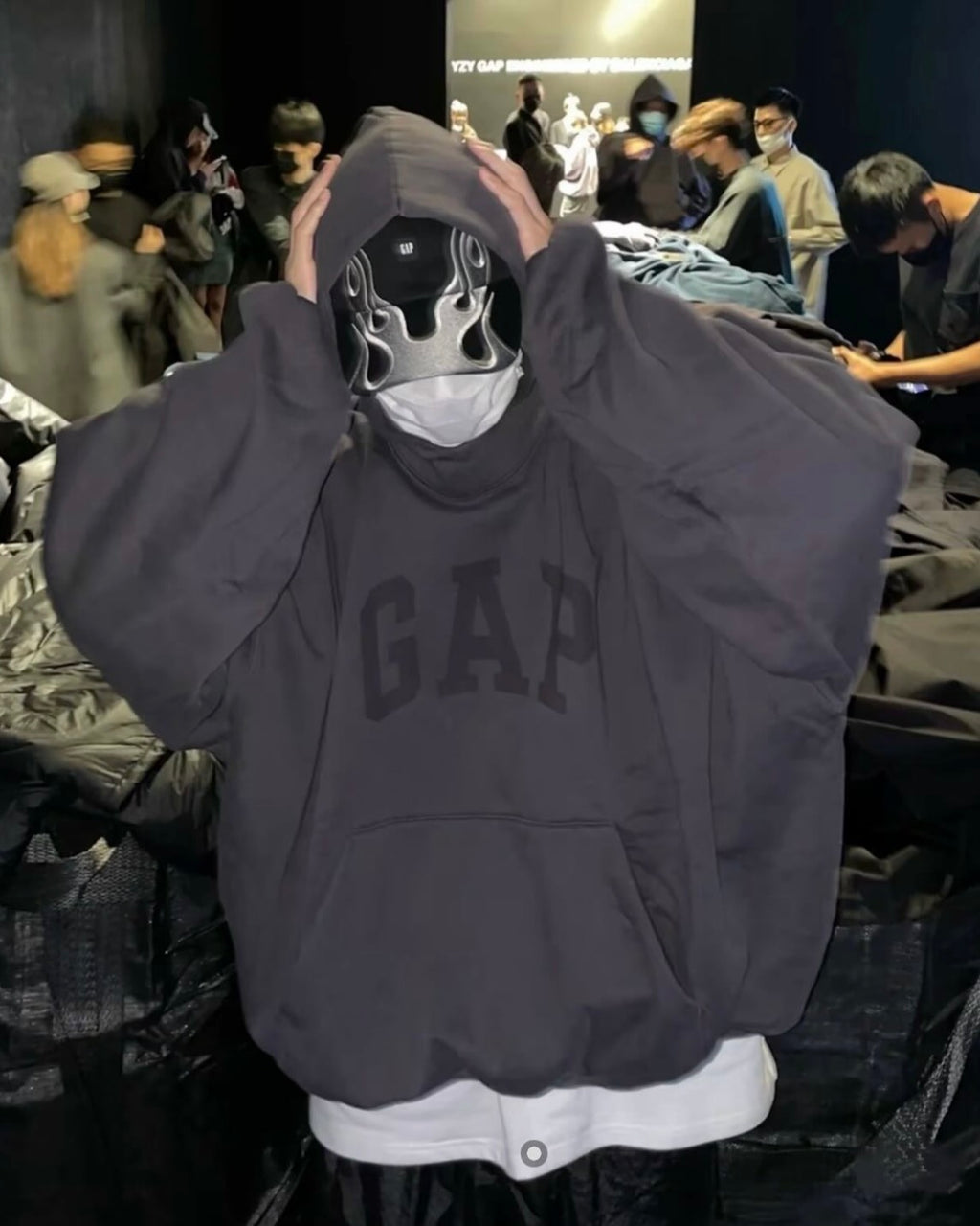 YEEZY x GAP x BALENCIAGA DOVE HOODIE 帽T 巴黎世家 三方聯名 黑色 472996（現貨）