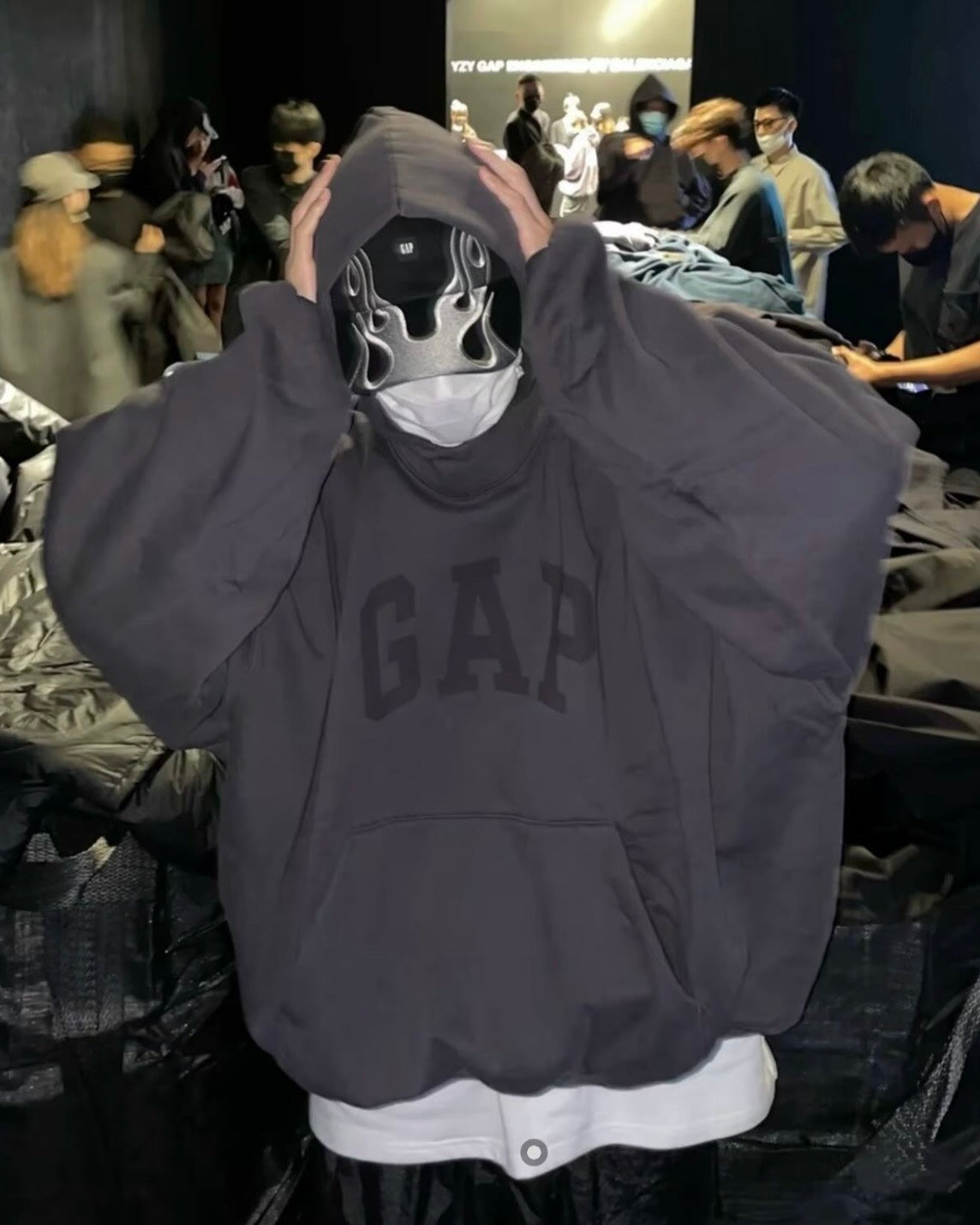 YEEZY x GAP x BALENCIAGA DOVE HOODIE 帽T 巴黎世家 三方聯名 黑色 472996（現貨）